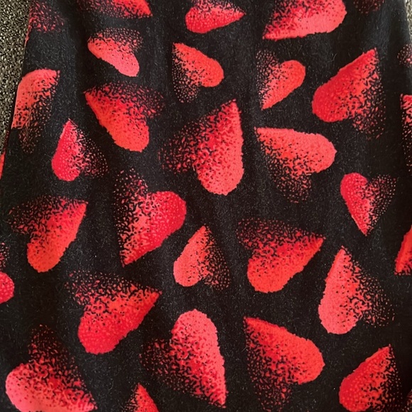 LuLaRoe Heart Print Leggings. One size - Picture 2 of 7